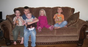 kids-on-couch
